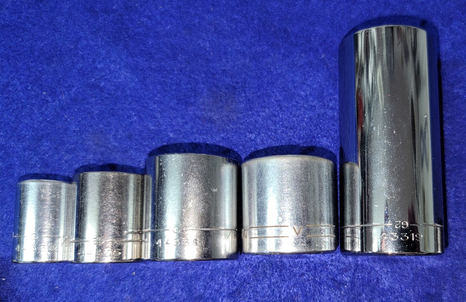 CRAFTSMAN 3/8″ Drive 6PT, 8PT and 12PT METRIC & SAE Sockets (19-pieces) USA