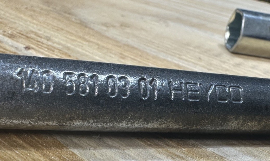 MERCEDES W140 W220 W210 LUG BOLT WRENCH, SCREWDRIVER S500 S420 S430 E320 S320