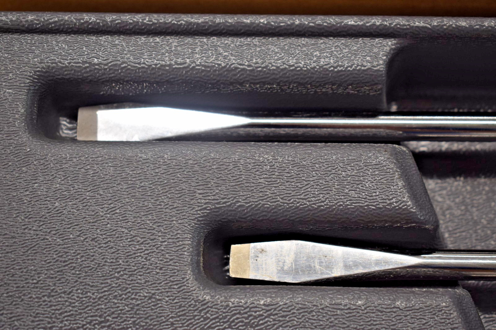 Snap On Tools SGDX120BDT 12pc DARK TITANIUM Soft Grip Screwdriver Set +Tray USED