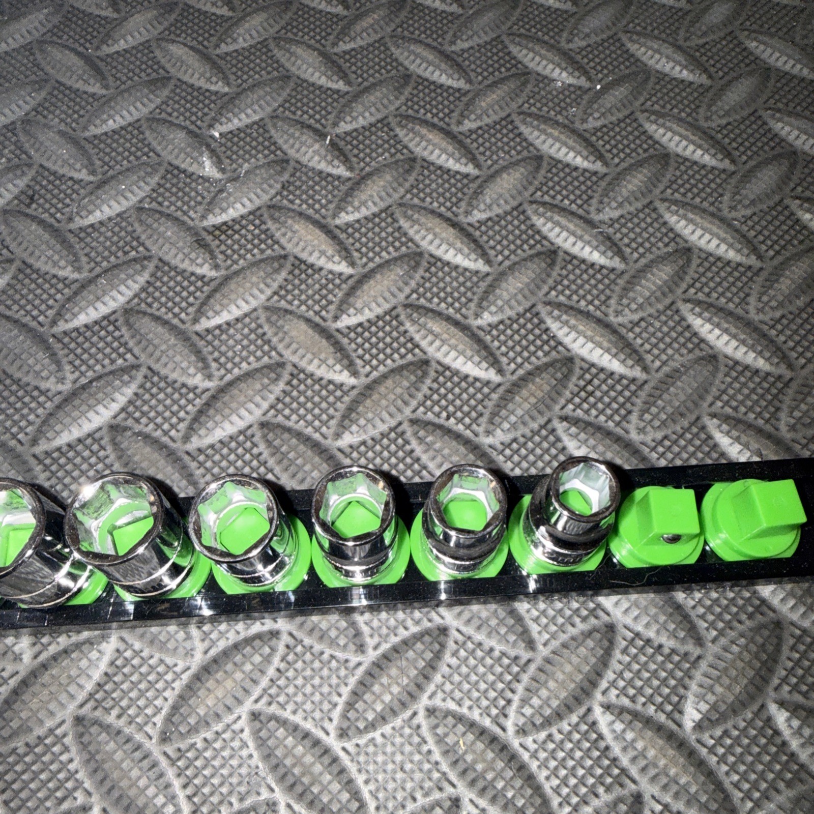 Williams 3/8 Metric Shallow 11pc 9-19mm Socket Set With Abs Rail