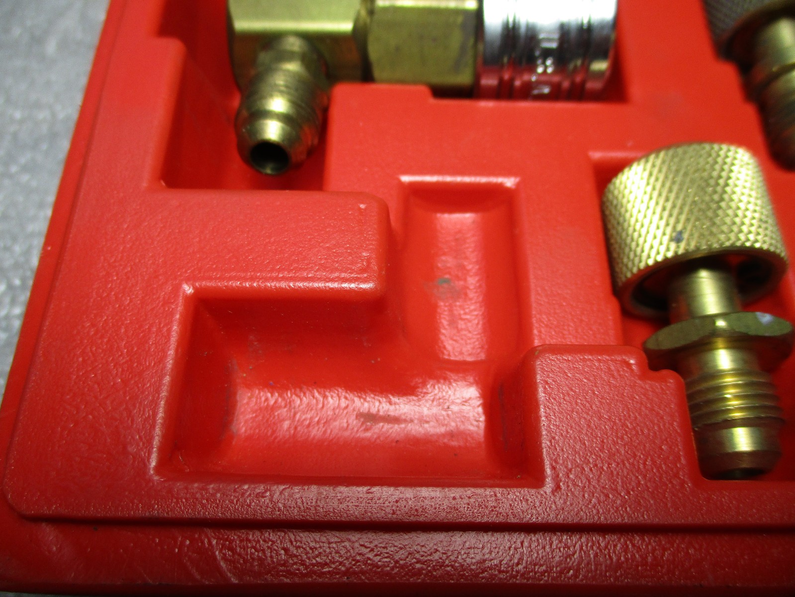 Blue-Point Air Conditioning Adapter Set ACT600A (Inside label says Snap-on)