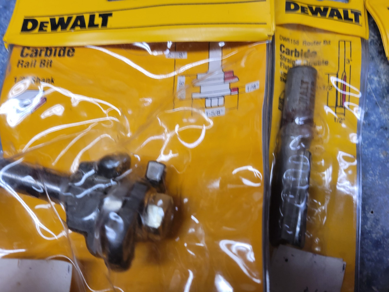 Dewalt USA NOS 22-Piece 3/8″ and 1/2″ Shank High Quality Carbide Router Bit Lot
