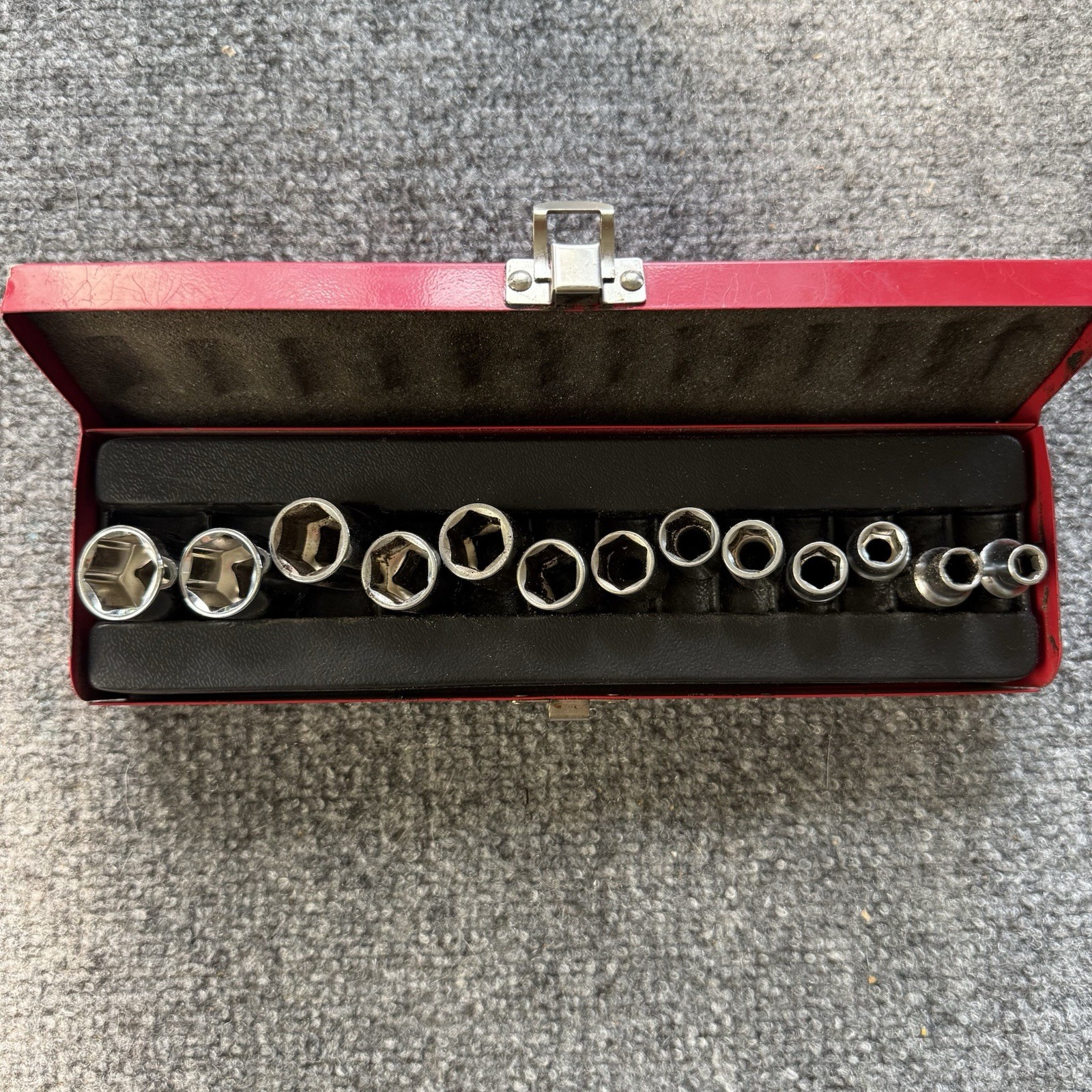 VTG Klein Tools 3/8 Drive Metric Socket Set 13-Piece 6-Point 7mm-19mm Metal Case