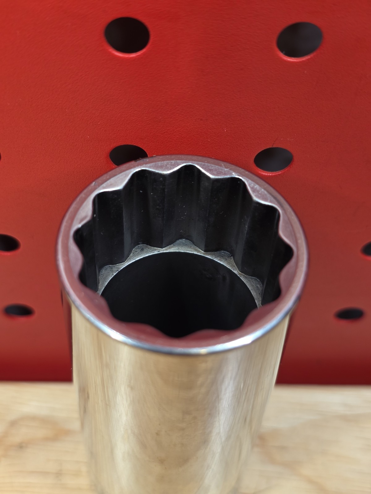 Snap-on Tools SM28 28mm 1/2″ Drive Metric 12-Point Deep Chrome Socket USA