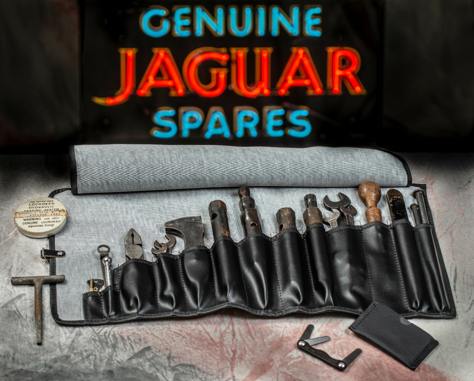 Jaguar XK120 Tool Bag – C.2882 / C2 – Black Vinyl with White Lining
