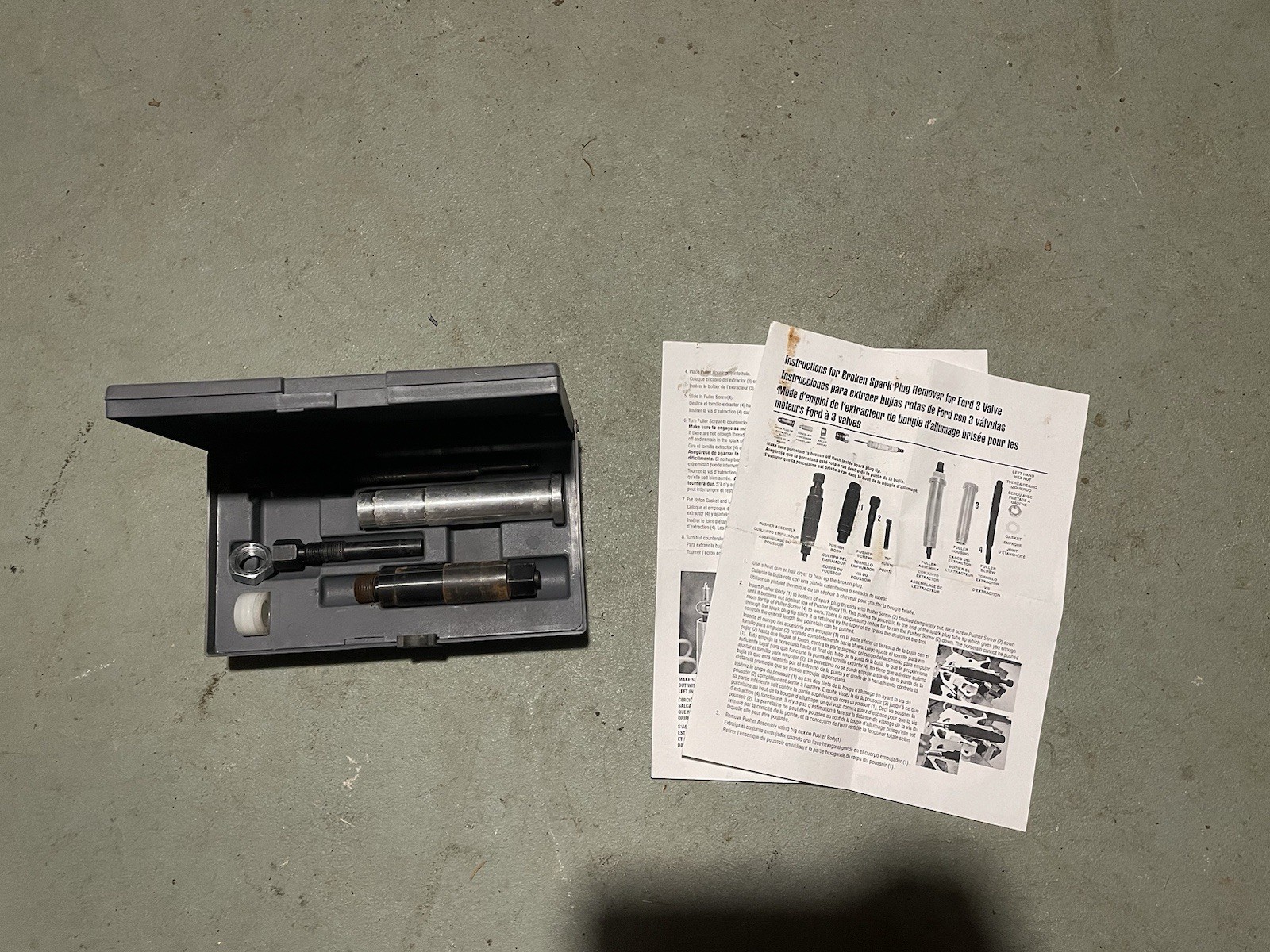Lisle 65600 Ford 3v Broken Spark Plug Removal Tool Kit