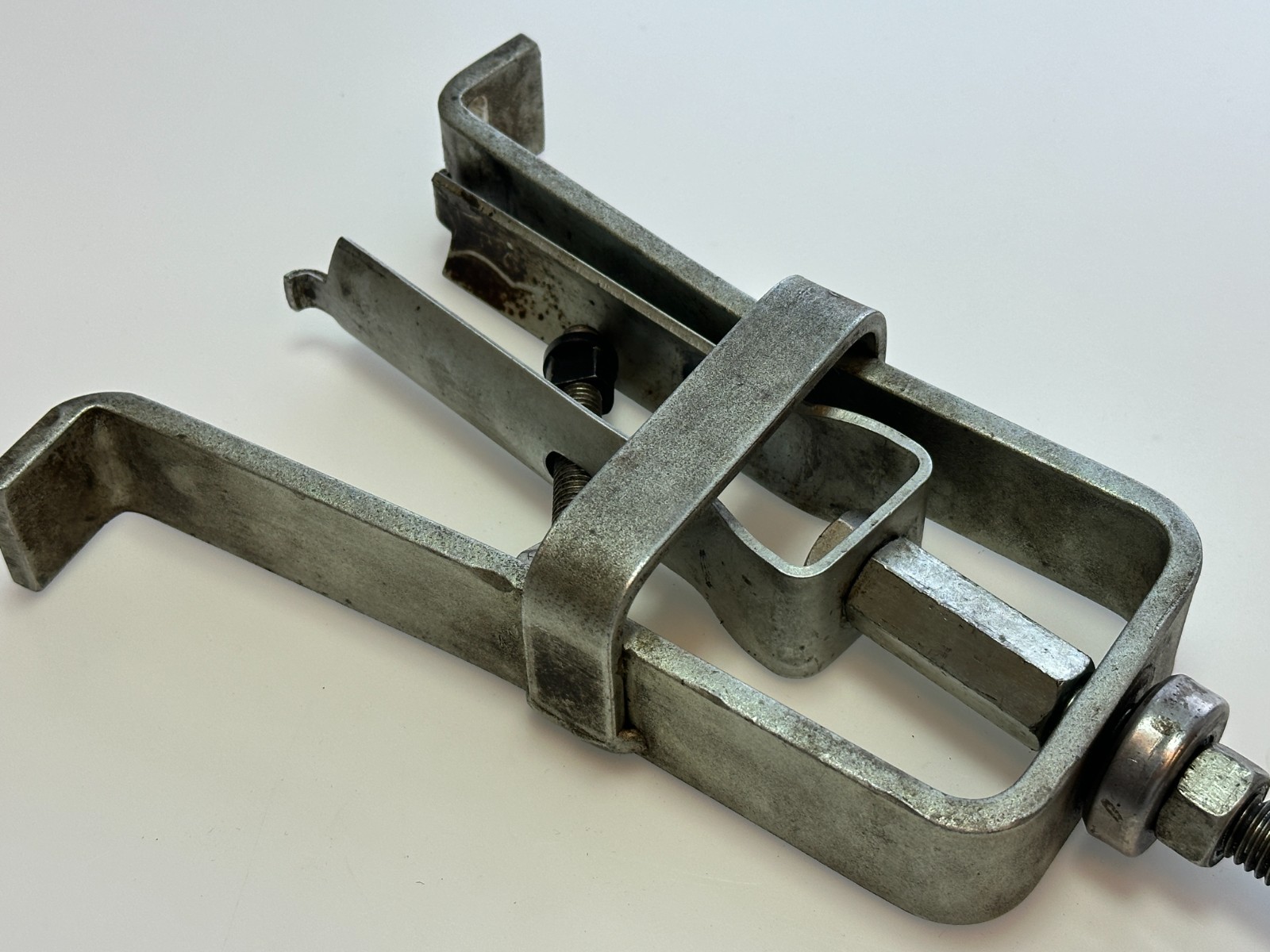 Kent-Moore Tools USA KM J-33367 Bearing Cup Puller Bridge
