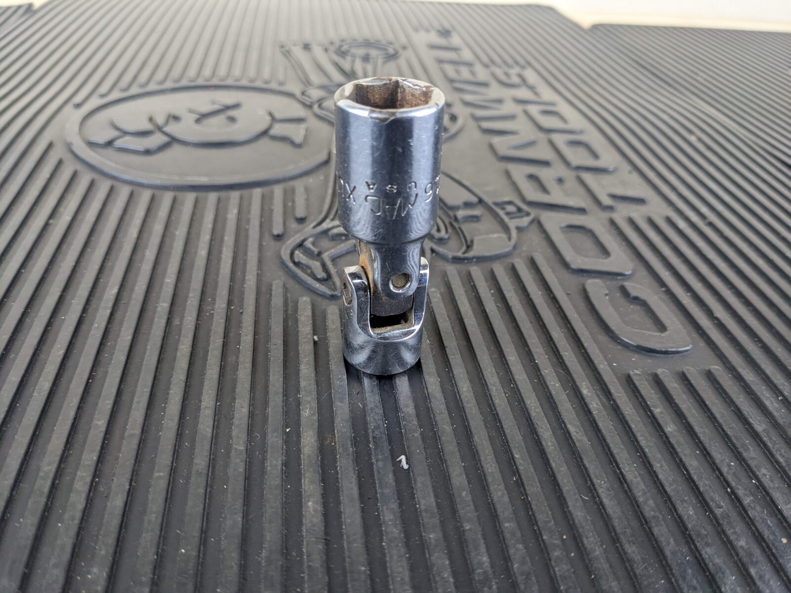 #au567 Mac Tools XU186D 3/8″ Drive SAE 9/16″ 6 Point Universal Swivel Socket