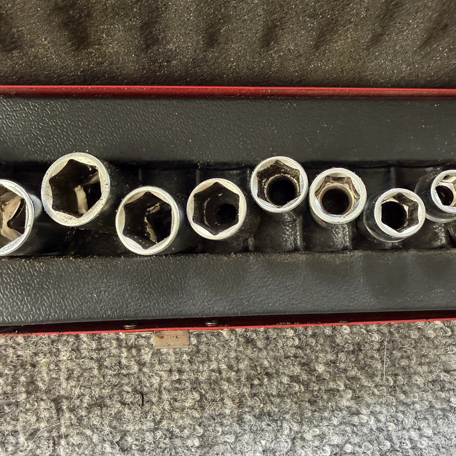 VTG Klein Tools 3/8 Drive Metric Socket Set 13-Piece 6-Point 7mm-19mm Metal Case