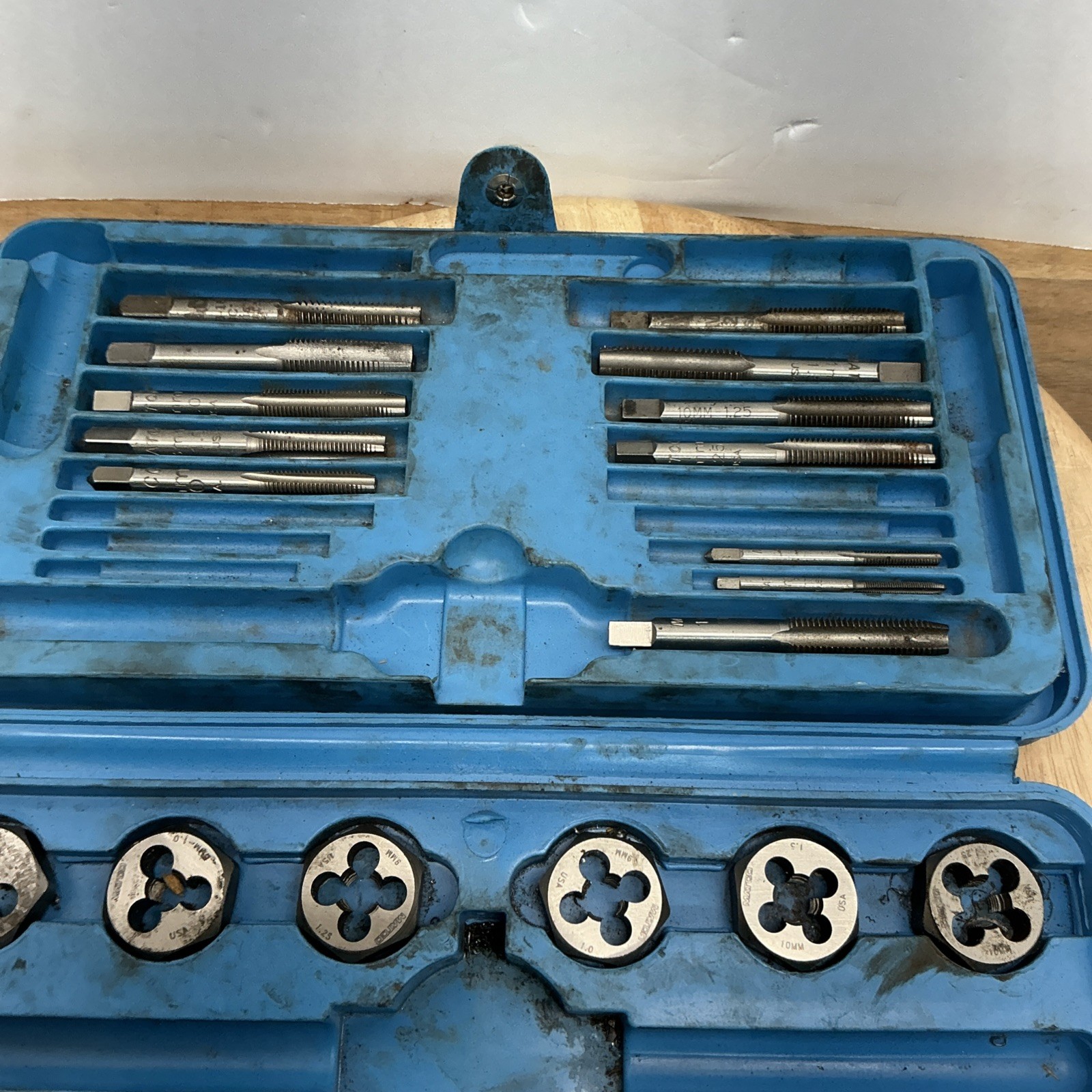 Matco tools. Metric tap and die super set no 6312. (F)