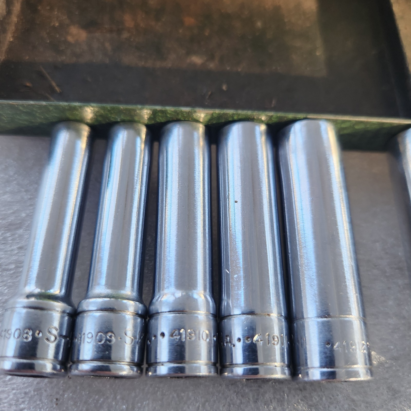 S.K. & S.K. Wayne 1/4″ & Case. 7 6 Pt Deep Sockets, 7 – 6 Pt Reg, 2 Ext. 6″ & 2″
