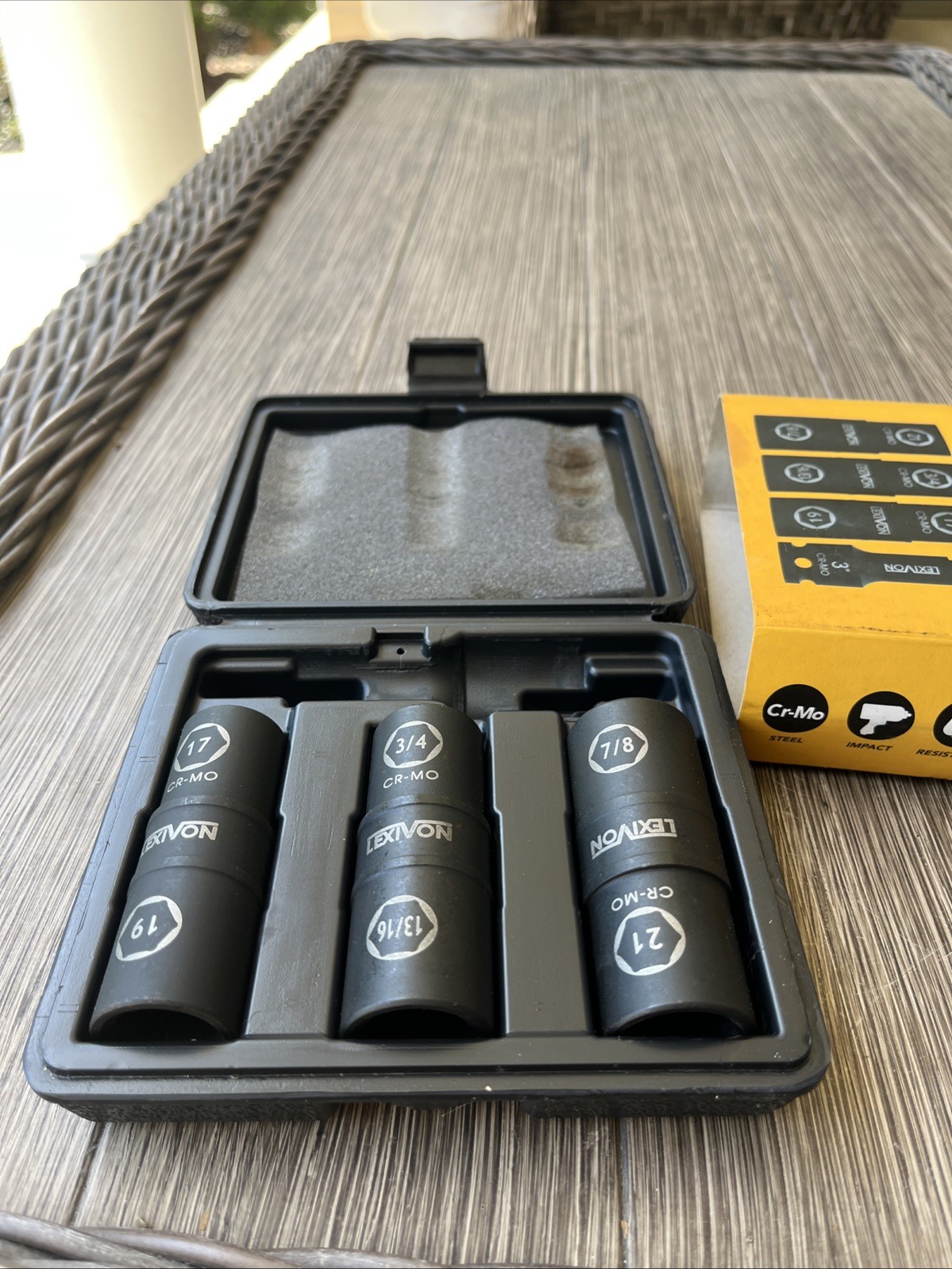 Lexivon 4 Piece Impact Socket Set – 6 Total Lug Nut Sizes Innovative Flip Socket