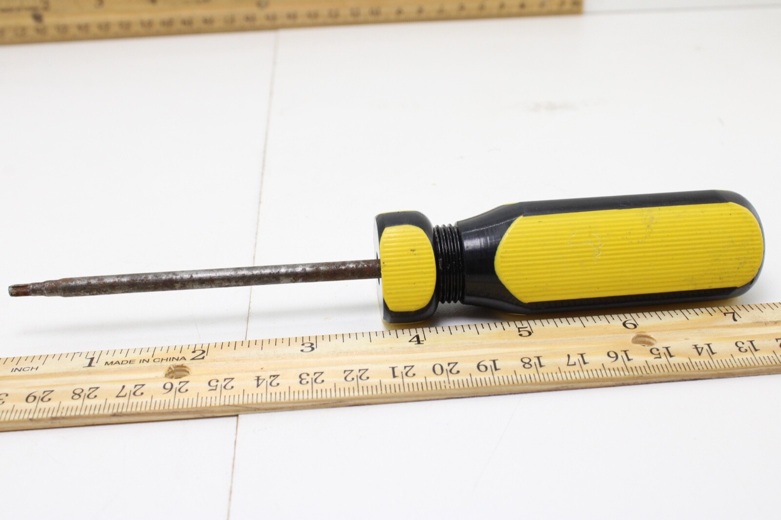 Popular Mechanics 30767 T15 Torx 3-1/2 Shaft Yellow/Black Handle Screwdriver USA