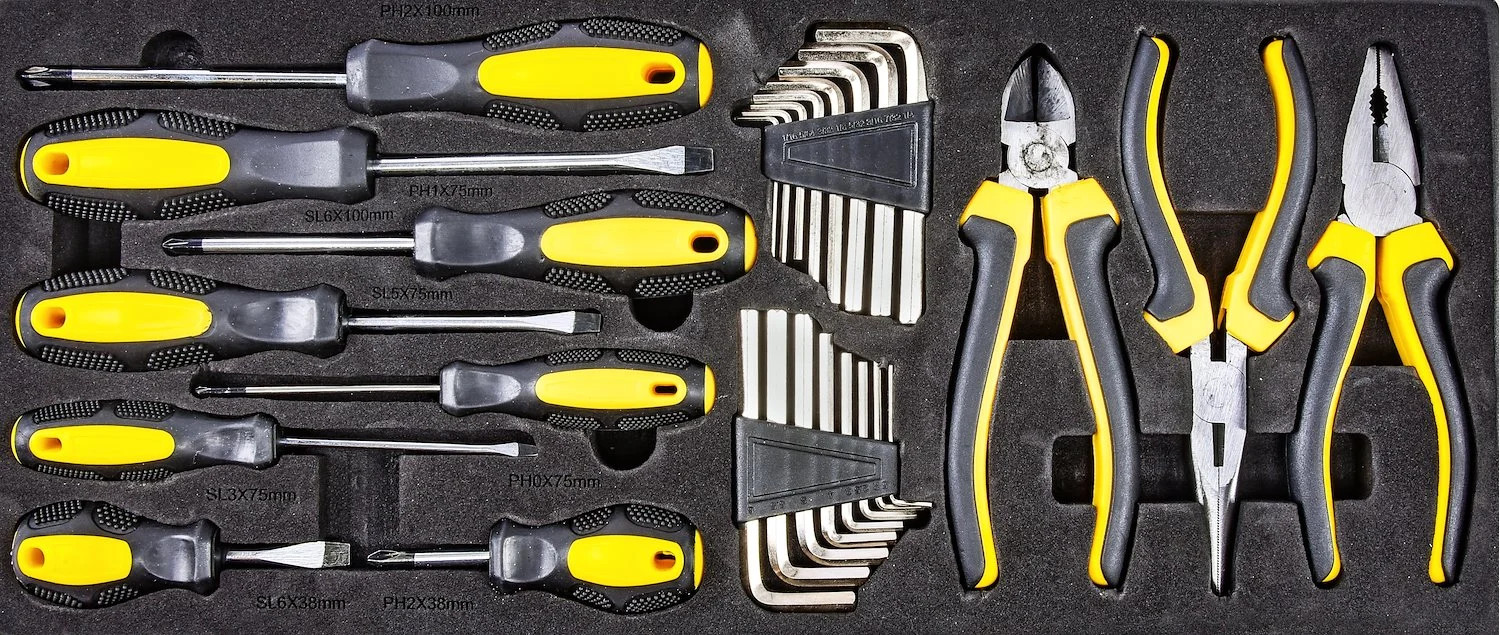 JEGS 85325 170-Piece Mechanic’s Tool Box Set Black Powdercoated Steel