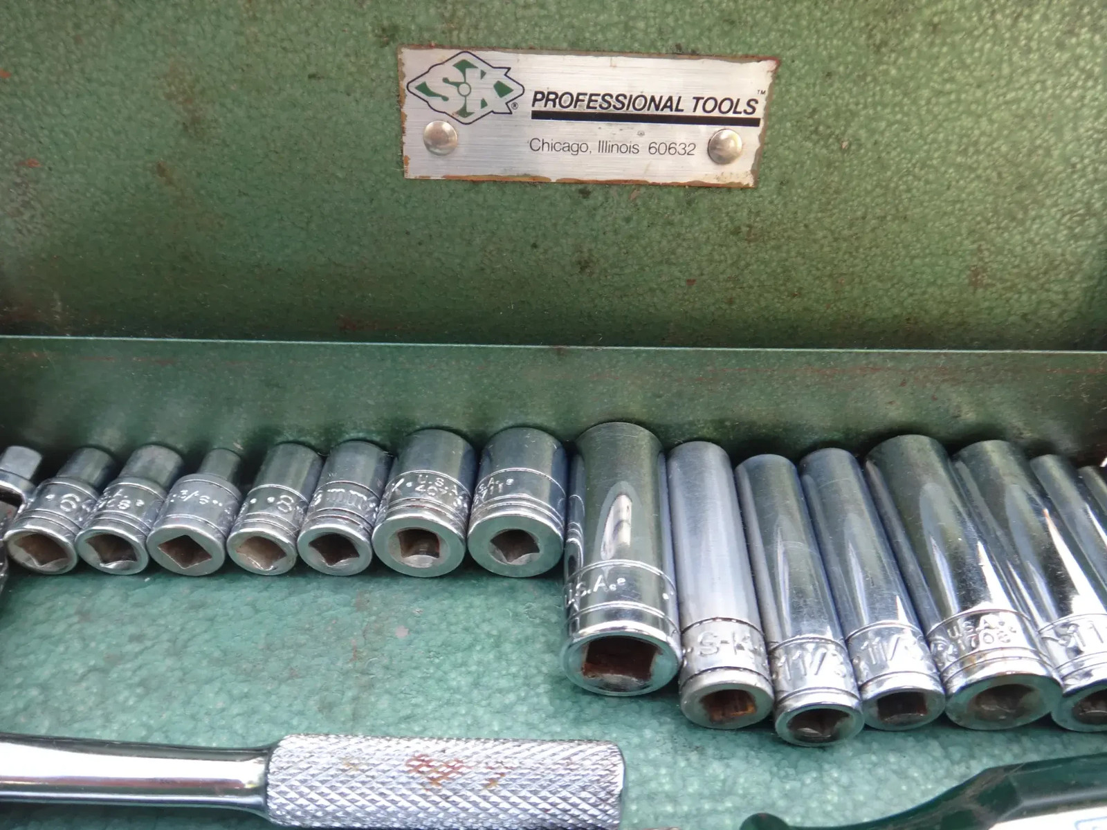 S-K Tools 1/4in Drive Socket Set 40954 Metric SAE Vintage Green Metal Case