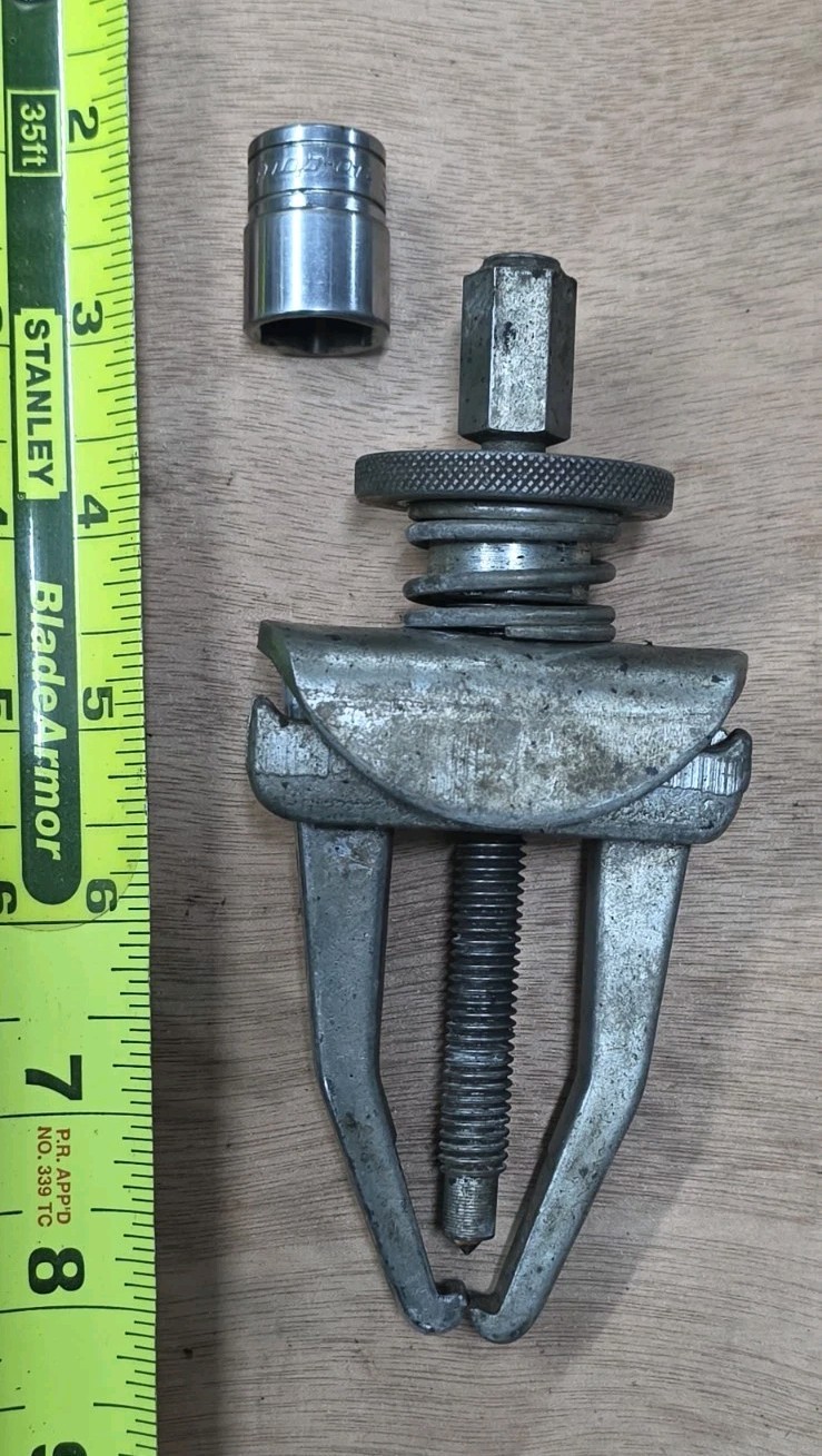 Snap On 9/16″ Socket With An Unmarked Puller That Looks Like CG240