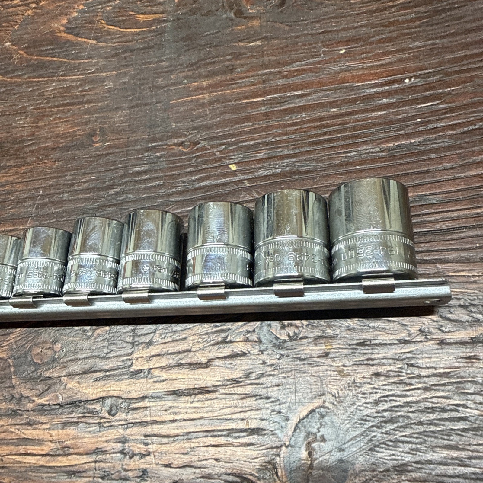CAT /Snap-On Tool 194-3574 12-Piece Socket Set 3/8 Drive Metric 8-19 mm 12-Point