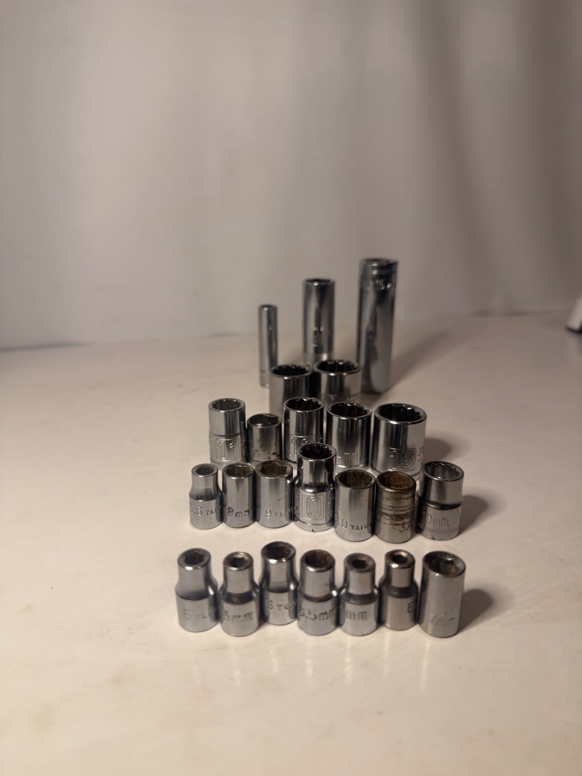 25 Piece Random Assortment Of Sockets Mostly Metric