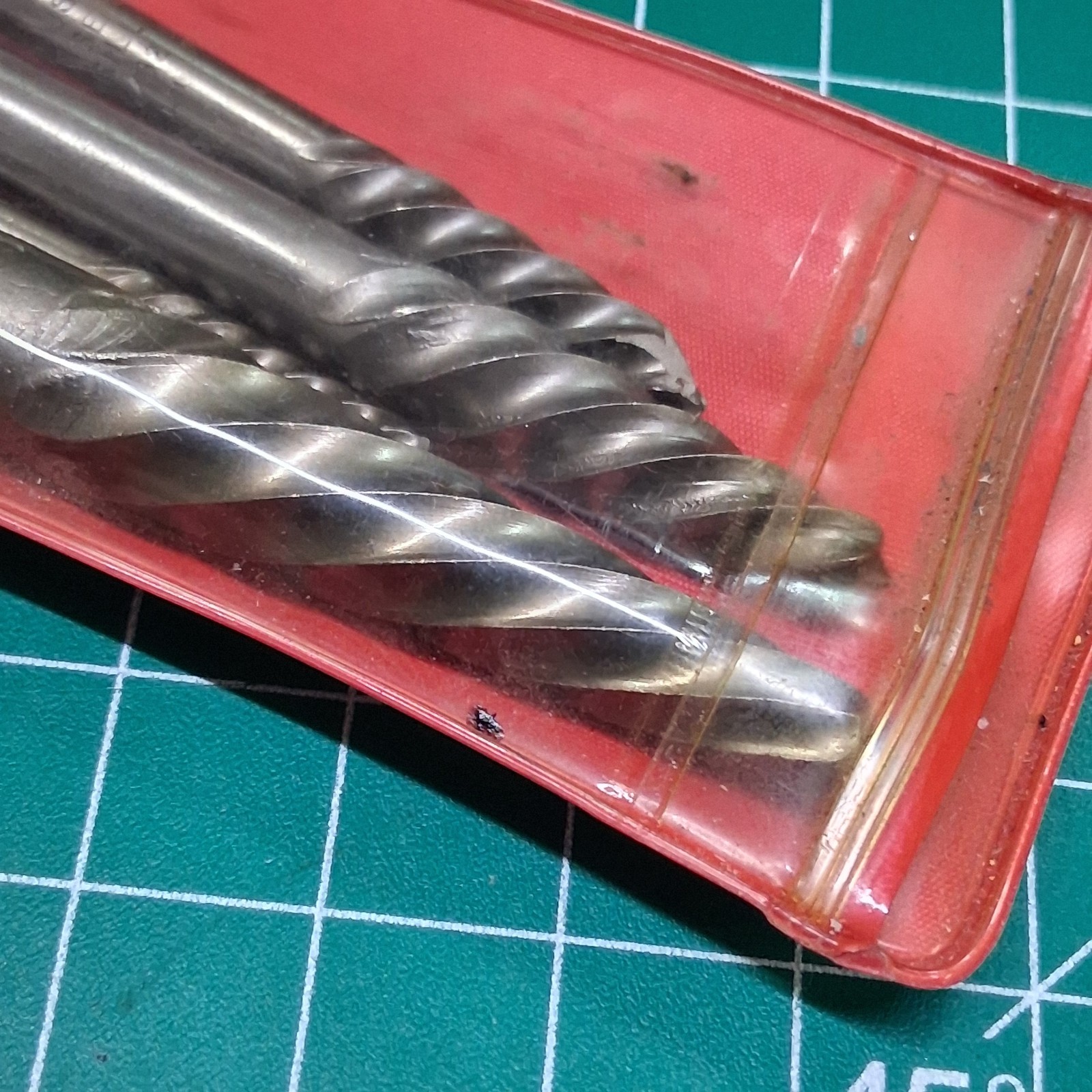 Vintage 4-Piece Spiral Fluted Twist Bolt Screw Extractor Bit Set