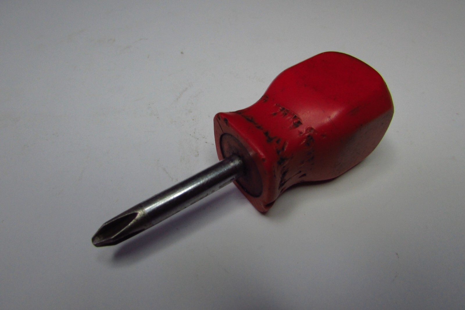 MAC TOOLS #2 PHILLIPS STUBBY SCREWDRIVER – RED – HARD HANDLE – P212XA