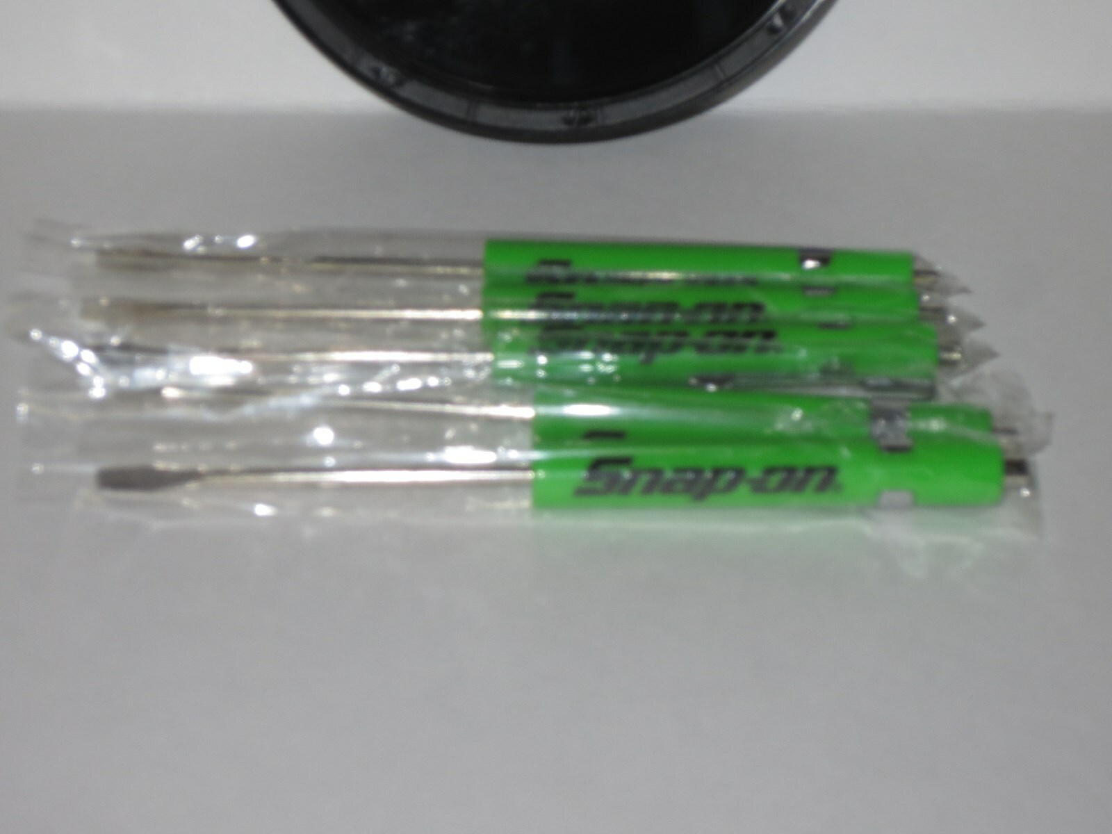 (5)FIVE Snap on GREEN Pocket Screwdriver, Flat Tip Screwdrivers, Magnetic .NEW.