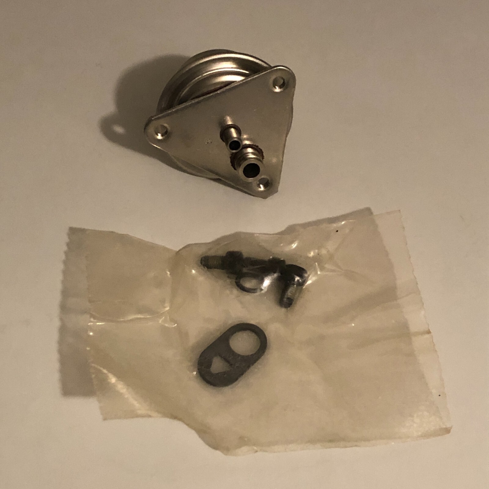NOS FORD OEM 5.0L 5.8L 7.5L Fuel Pressure Regulator Kit F4CZ-9C968-A Complete
