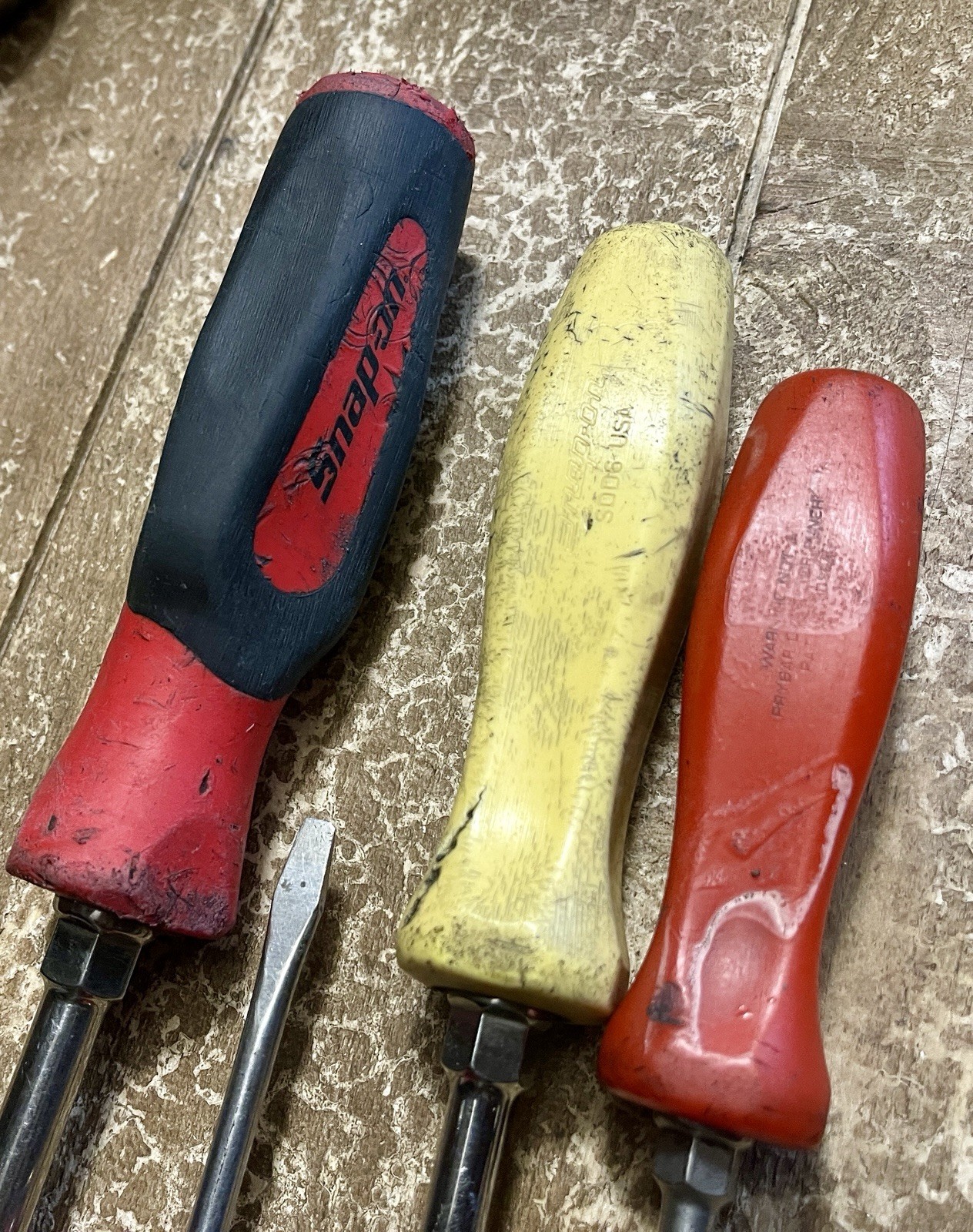 4 Snap On Flat Head Screwdrivers Red Yellow and Black USA Made