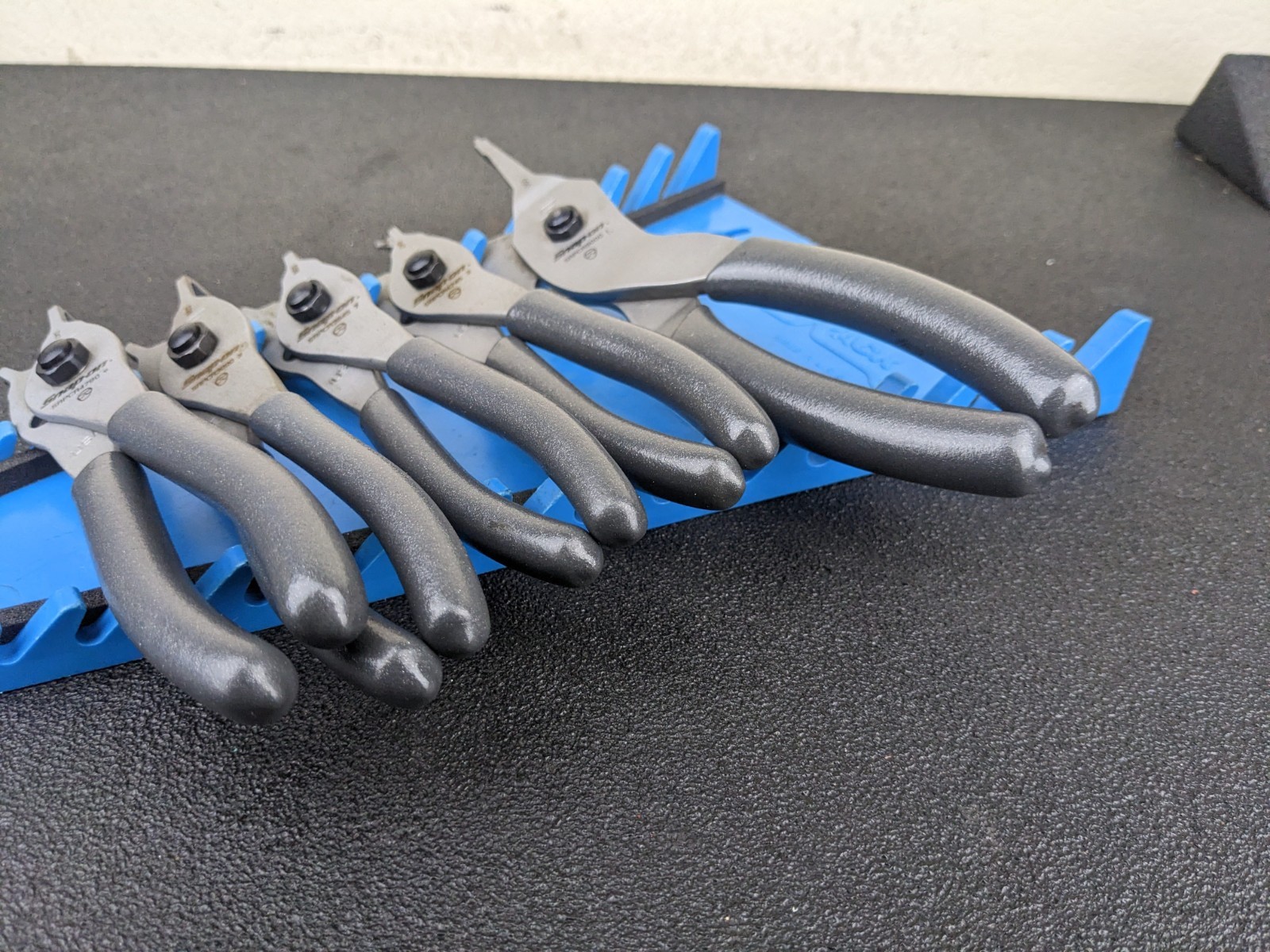 #bo022 Snap-On Tools 5-Piece Snap Ring Pliers Set Dark Titanium Gray SRPCR105DT