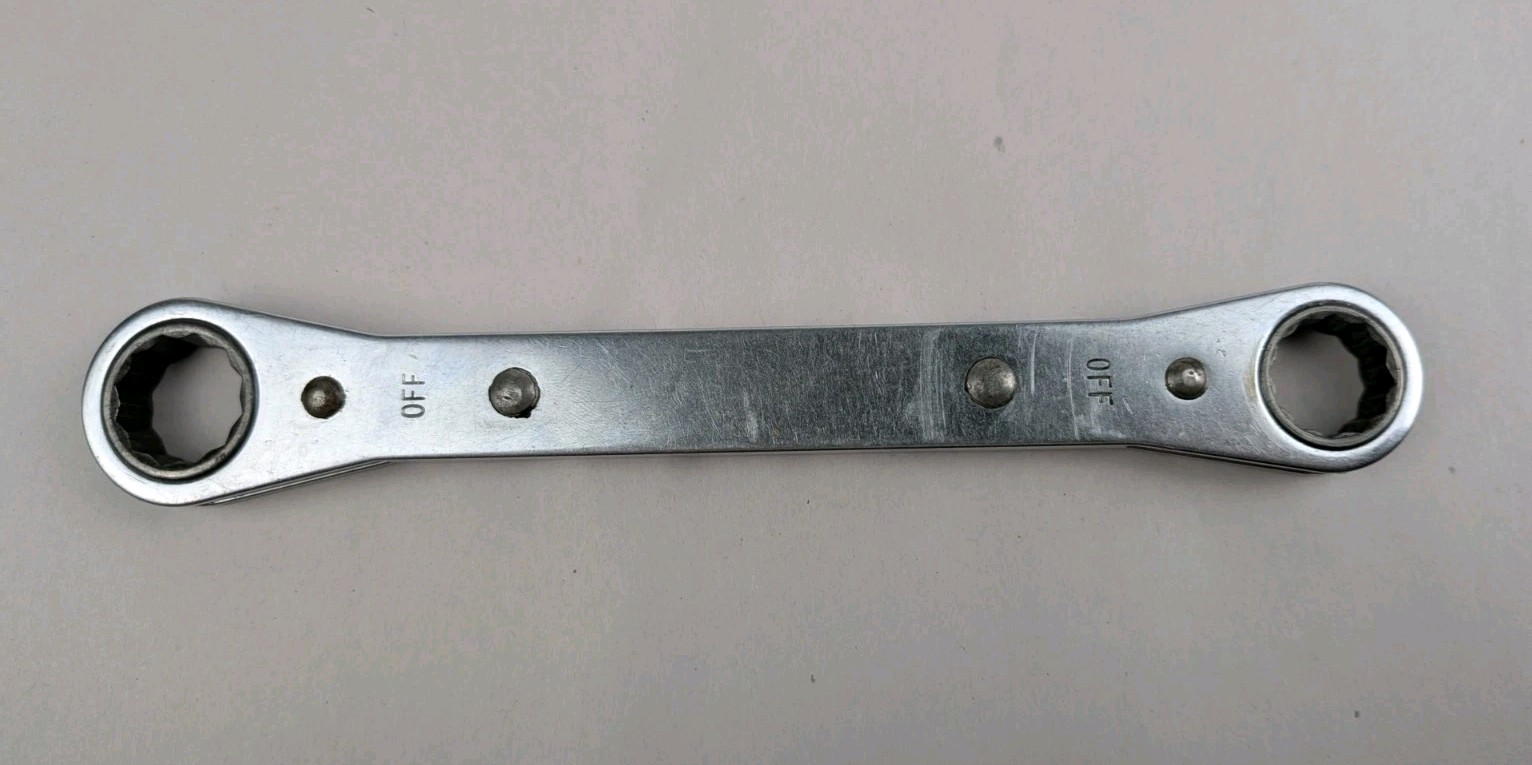 Snap-on R-2022 5/8″ & 11/16″ 12-Point Double Box Ratcheting Wrench USA Tool