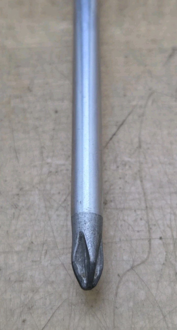 Vintage Snap On SSDZ42 – #2 Pozidrive Red Hard Handle Standard Screwdriver