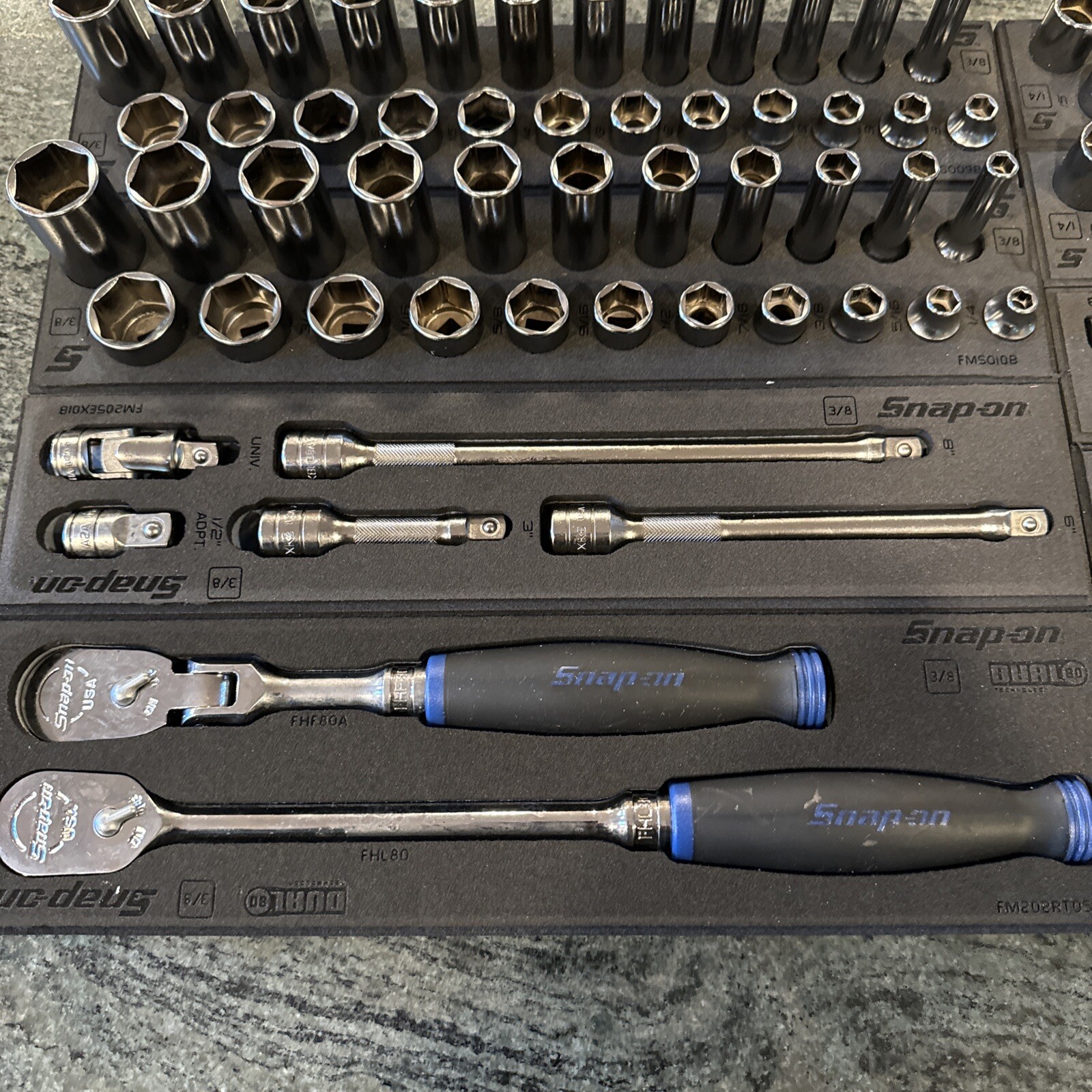Snap-on 106 pc 3/8” & 1/4” sae & metric with extensions and ratchets