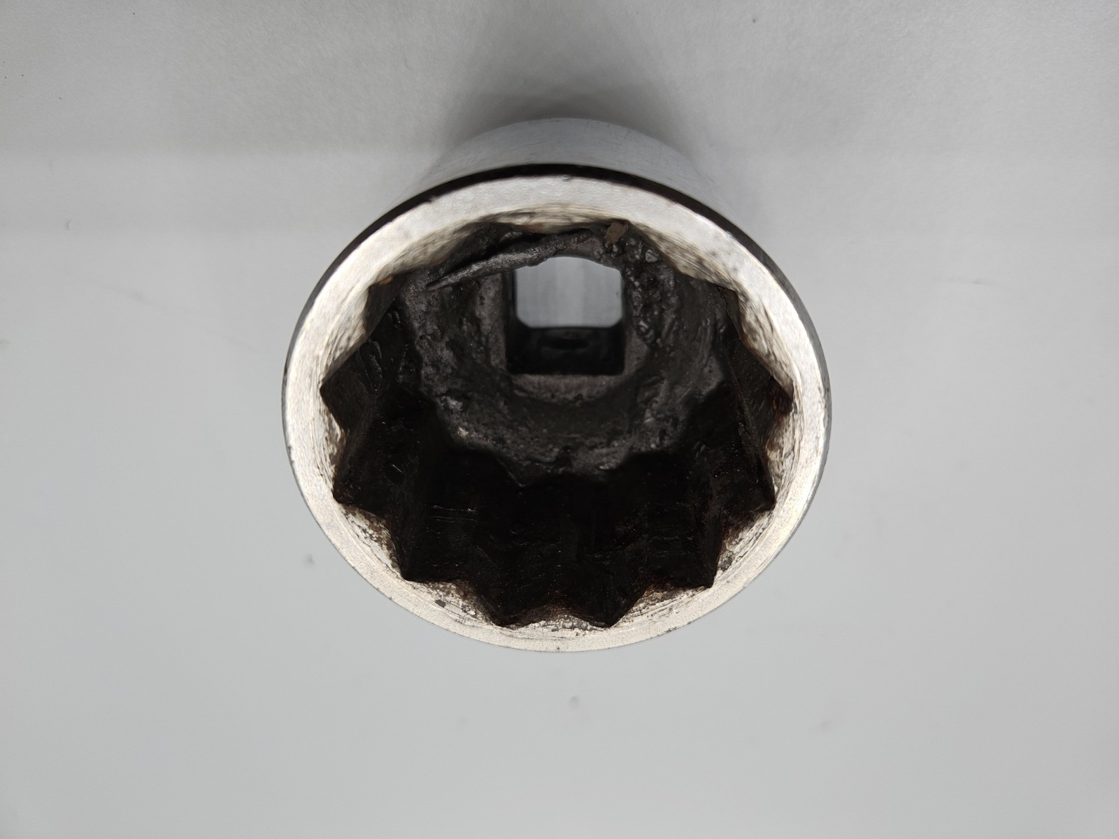 1-13/16 inch CR-V (Chrome Vanadium) heavy-duty socket