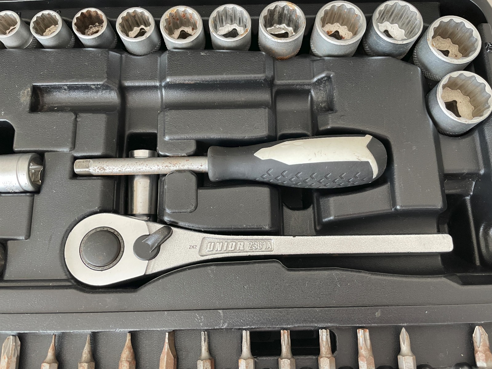 45 Piece 3/8″ Drive Metric Socket & 1/4″ Bit Set With Unior Ratchet Chrome