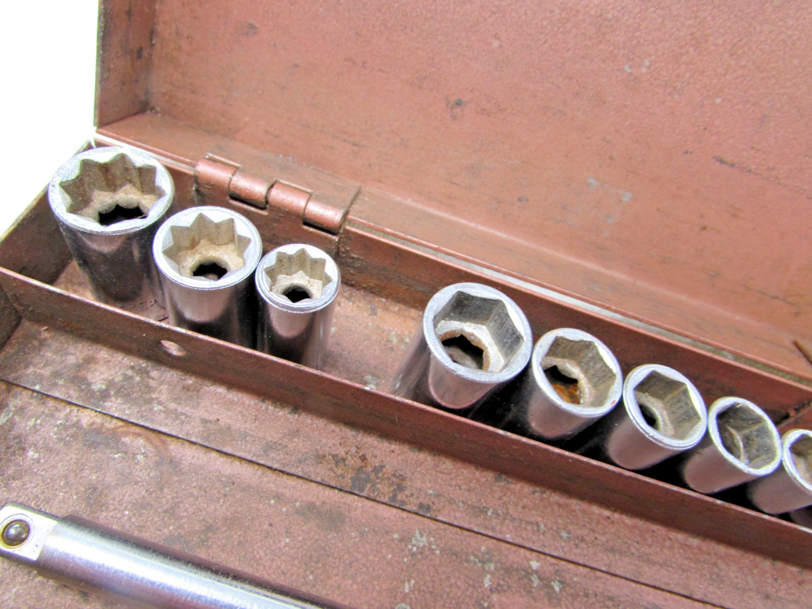 Vintage Made in USA Wright 1/4″ Drive 15 Piece Ratchet Socket Set in Metal Box