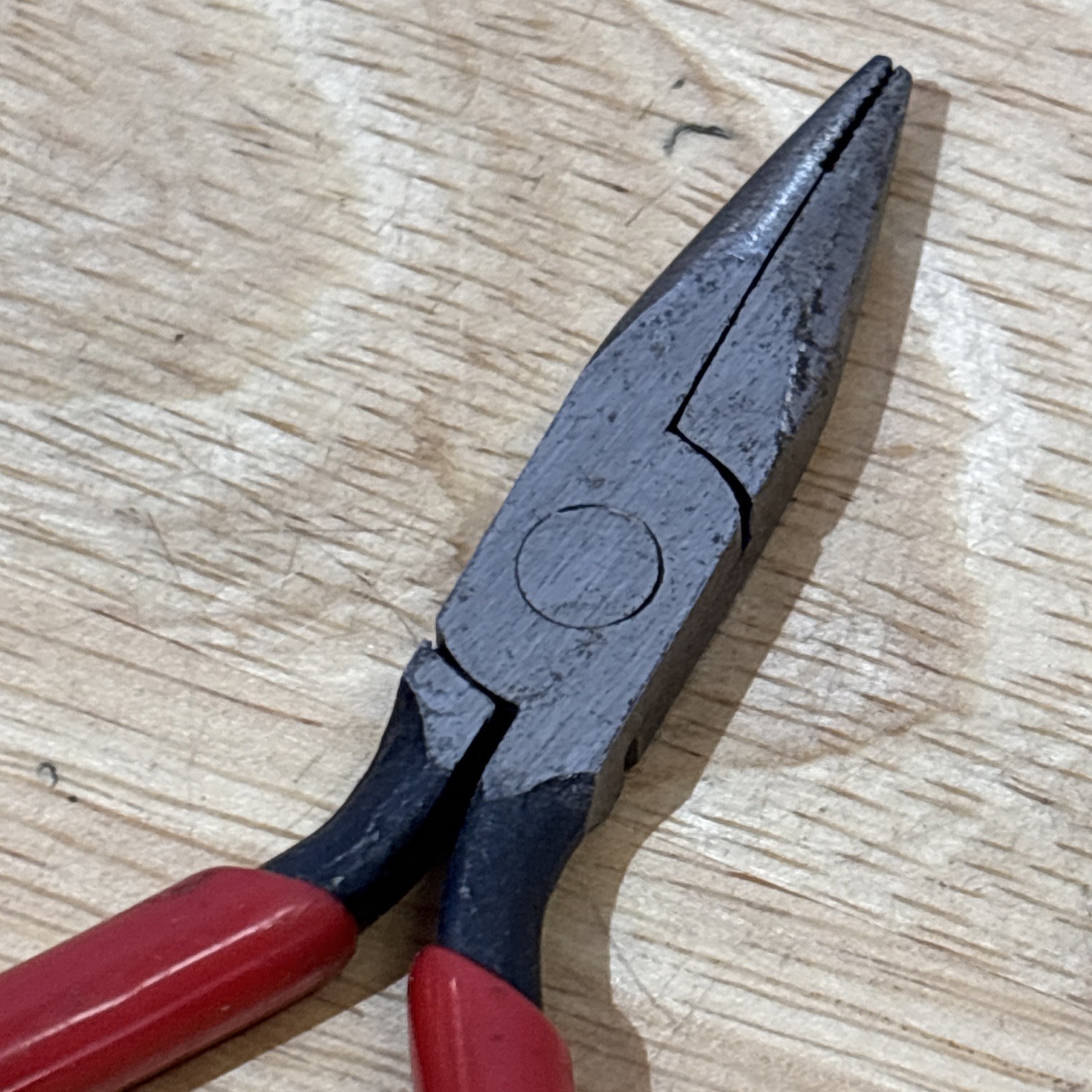 Dayton Mini 4.25″ Needle Nose Pliers Red Handle 6×088 Vtg USA