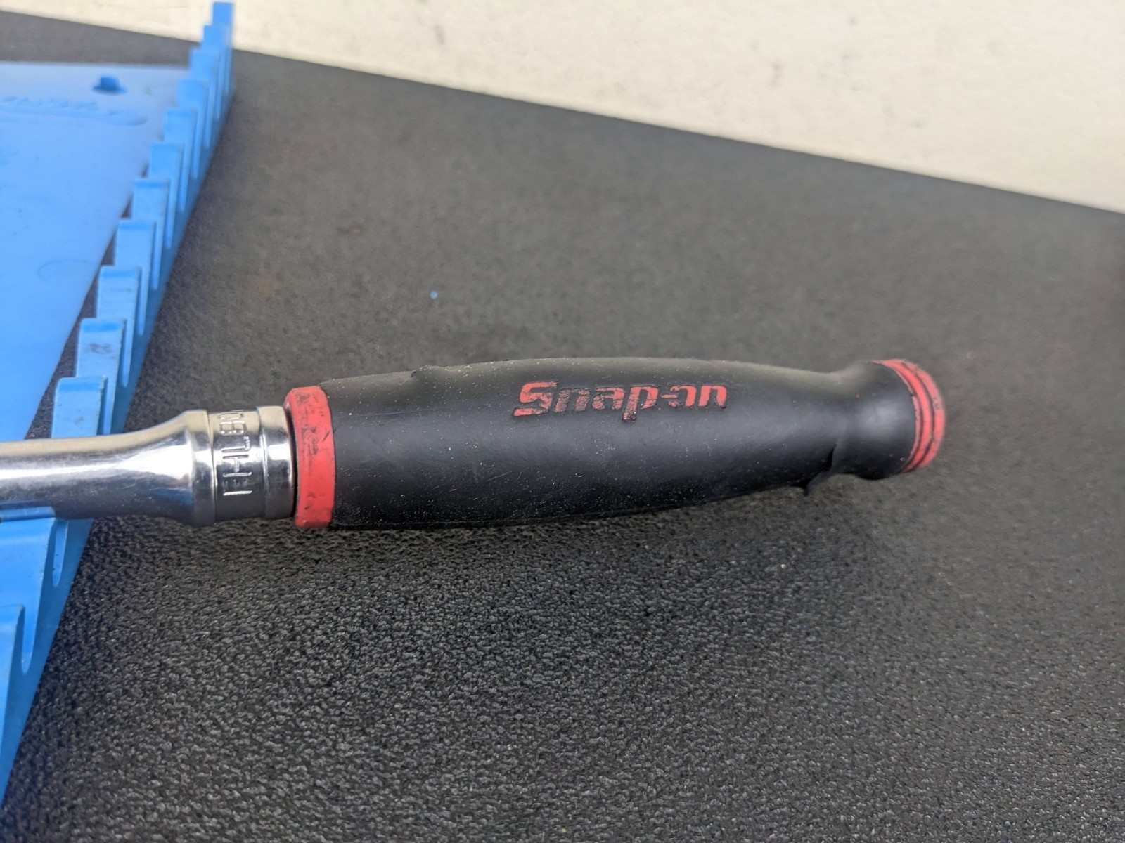 #bl152 Snap On Tools 3/8” Drive 12″ Soft Grip Red Long Handle Ratchet FHL80