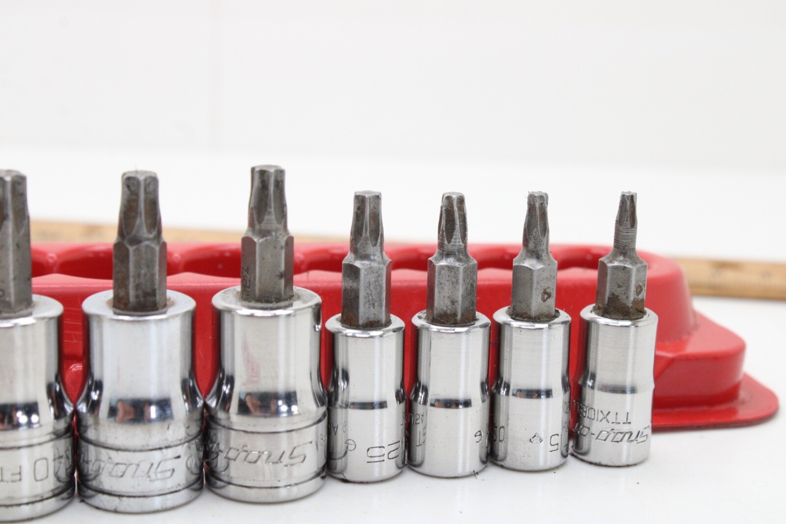 Snap On 212EFTXY T8-T55 12 Piece 1/4″/3/8″ Drive TORX Bit Standard Socket Set