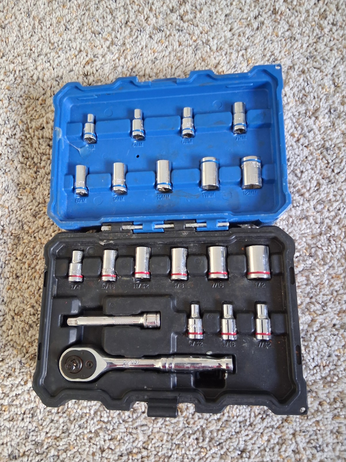 KOBALT 20-PIECE STANDARD (SAE) & METRIC POLISHED CHROME MECHANICS TOOL SET WCASE