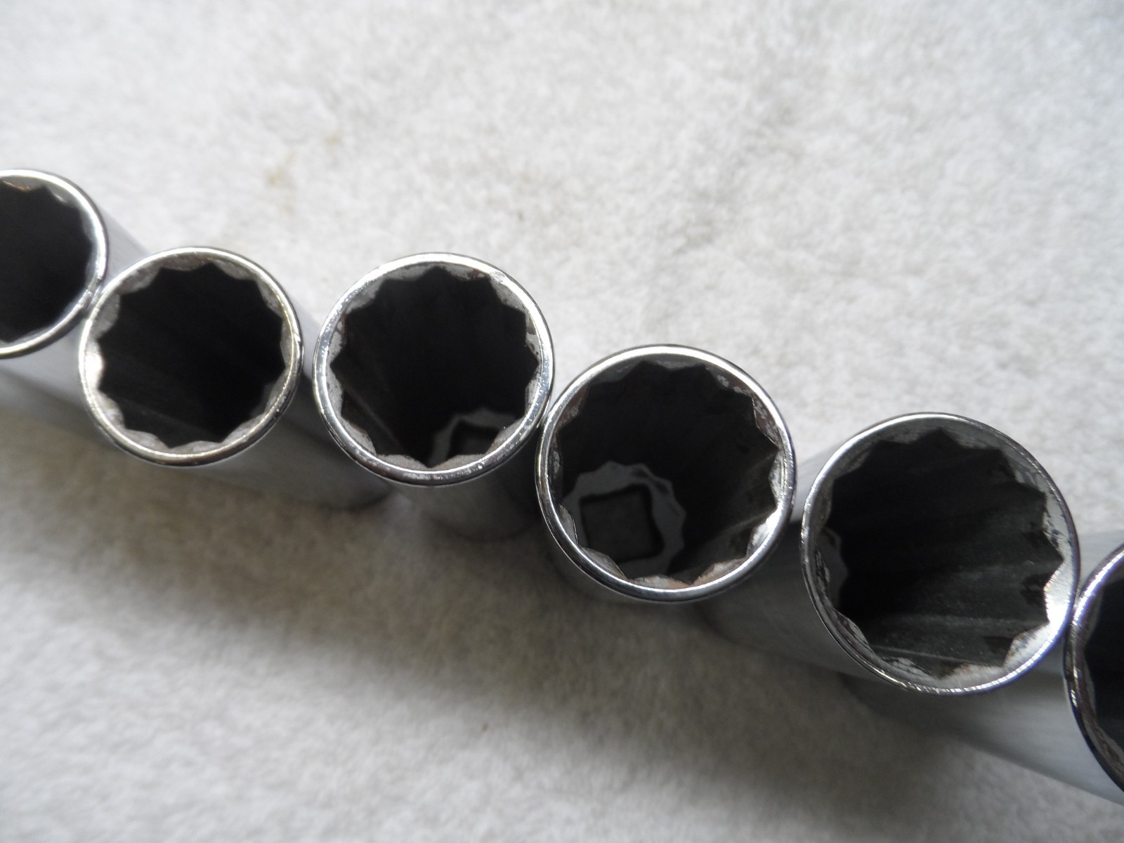 Craftsman 1/2″ Drive SAE Deep Socket Set, USA, 12pt – 9 pcs (1/2″ to 1″) -V- -G-