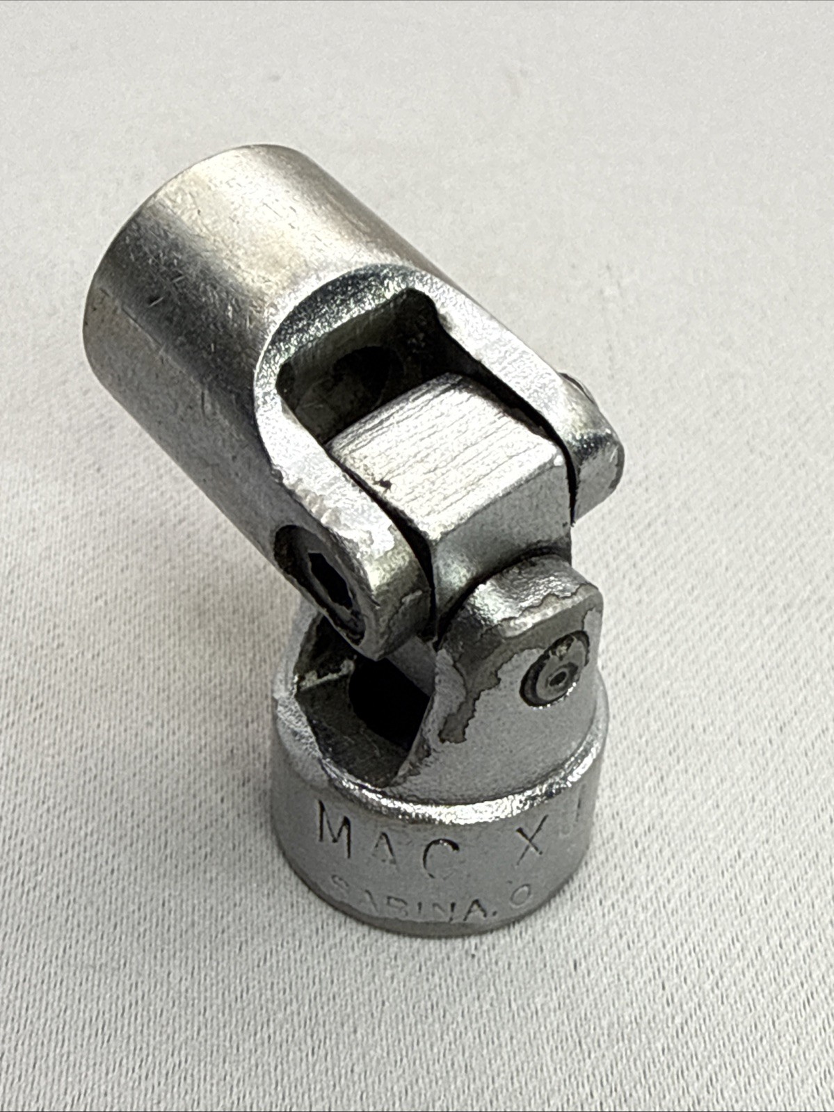 Mac Tools USA XU186D 9/16″ SAE Deep Universal Swivel Socket 3/8″ Drive 6pt Point