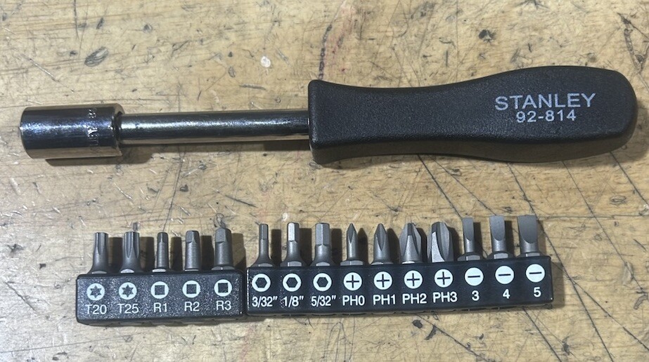 Stanley Bit Driver Set. 17 Pieces. Driver, Adapter And 15 Bits