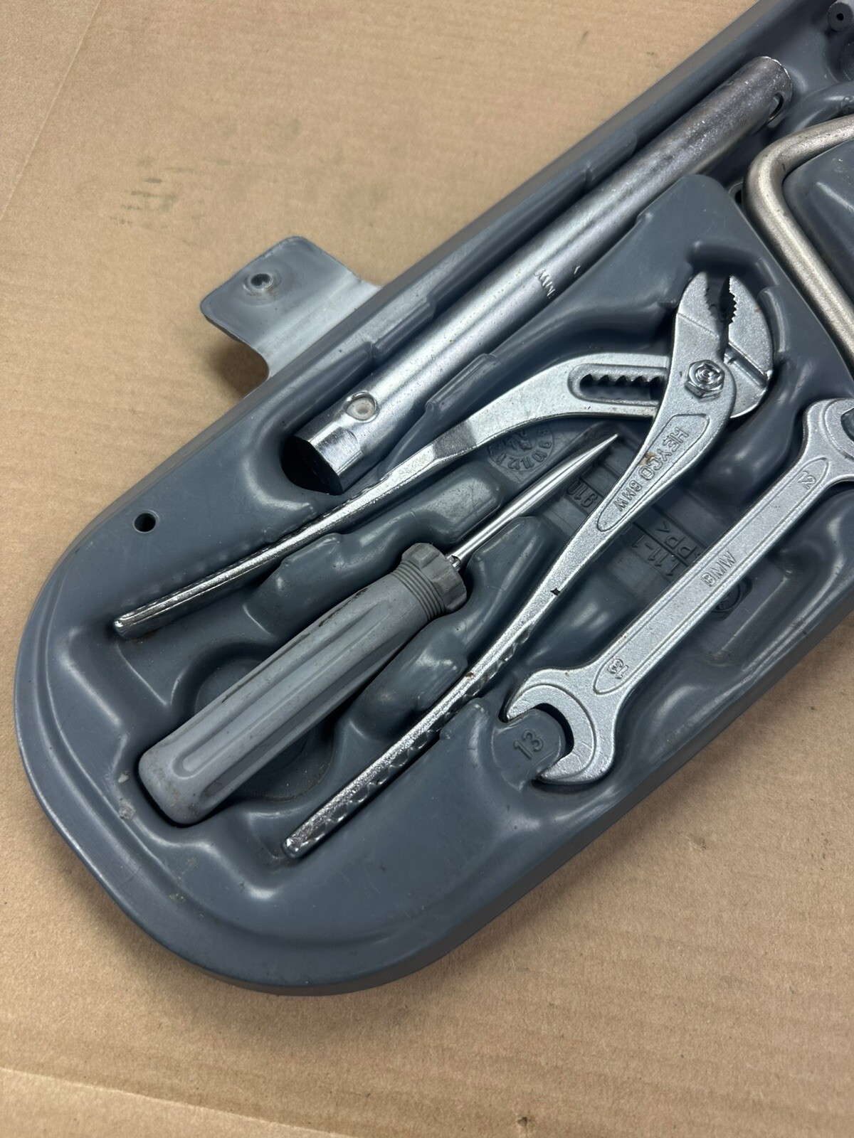 BMW E46 TRUNK TOOL KIT HOLDER 330 325 323 328 Sedan Coupe OEM