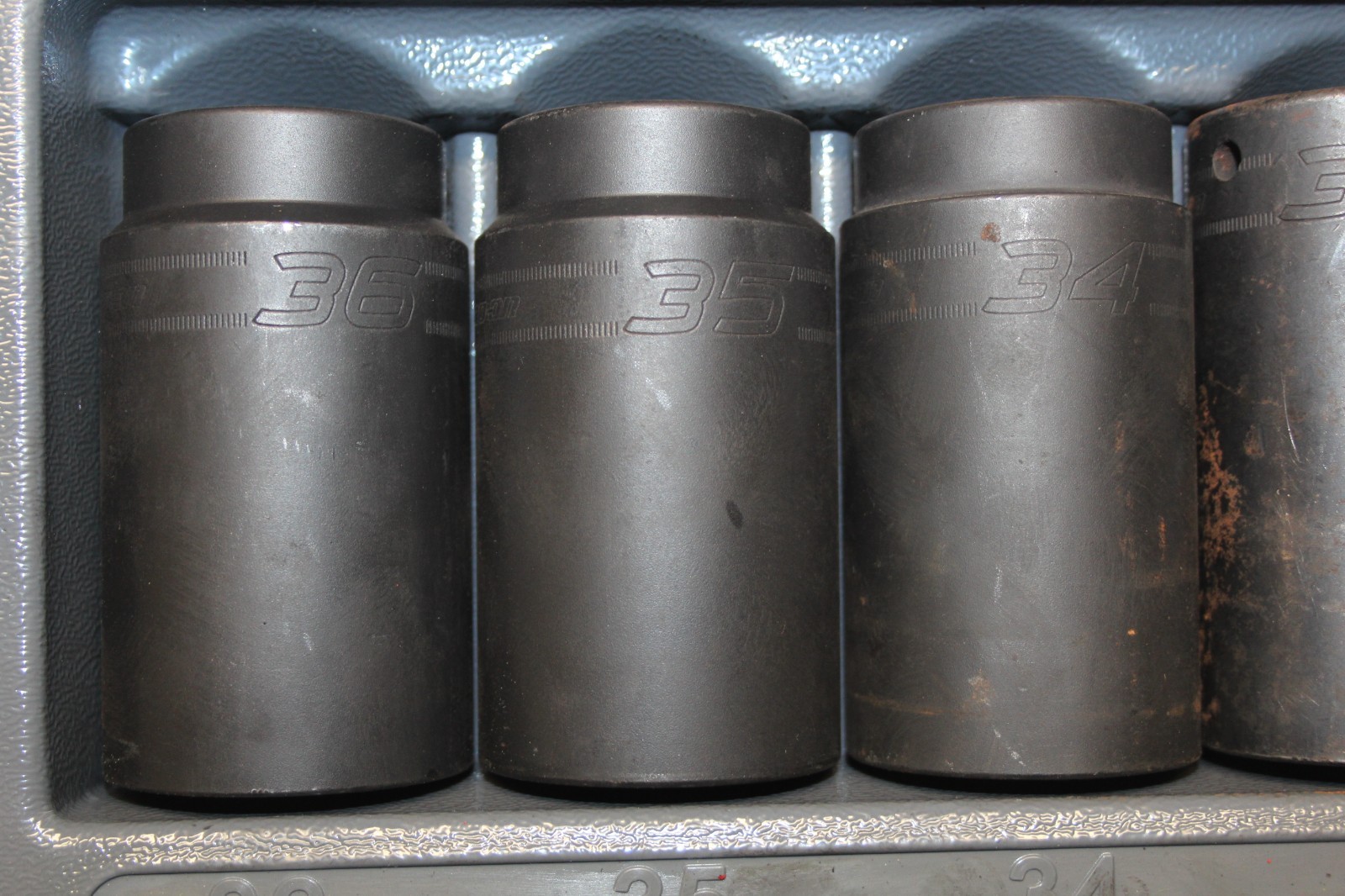 SNAP-ON TOOLS 8 pc 1/2″ Drive 6-Point Metric Deep Impact Socket Set 26 & 29-36MM