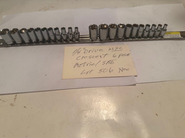 NEW – OPEN BOX CRESCENT 22 PC 1/4″ DRIVE 6 POINT METRIC / SAE SOCKET SET W/ RAIL