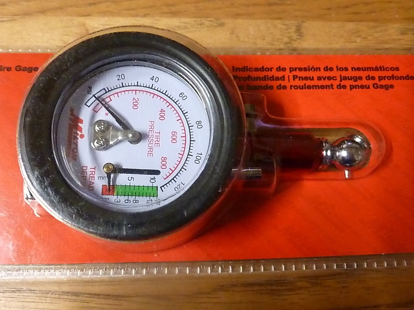 NEW IN PACKAGE Milton S-934 Dial Tire Gauge, 0-120 PSI – 2 lb increments