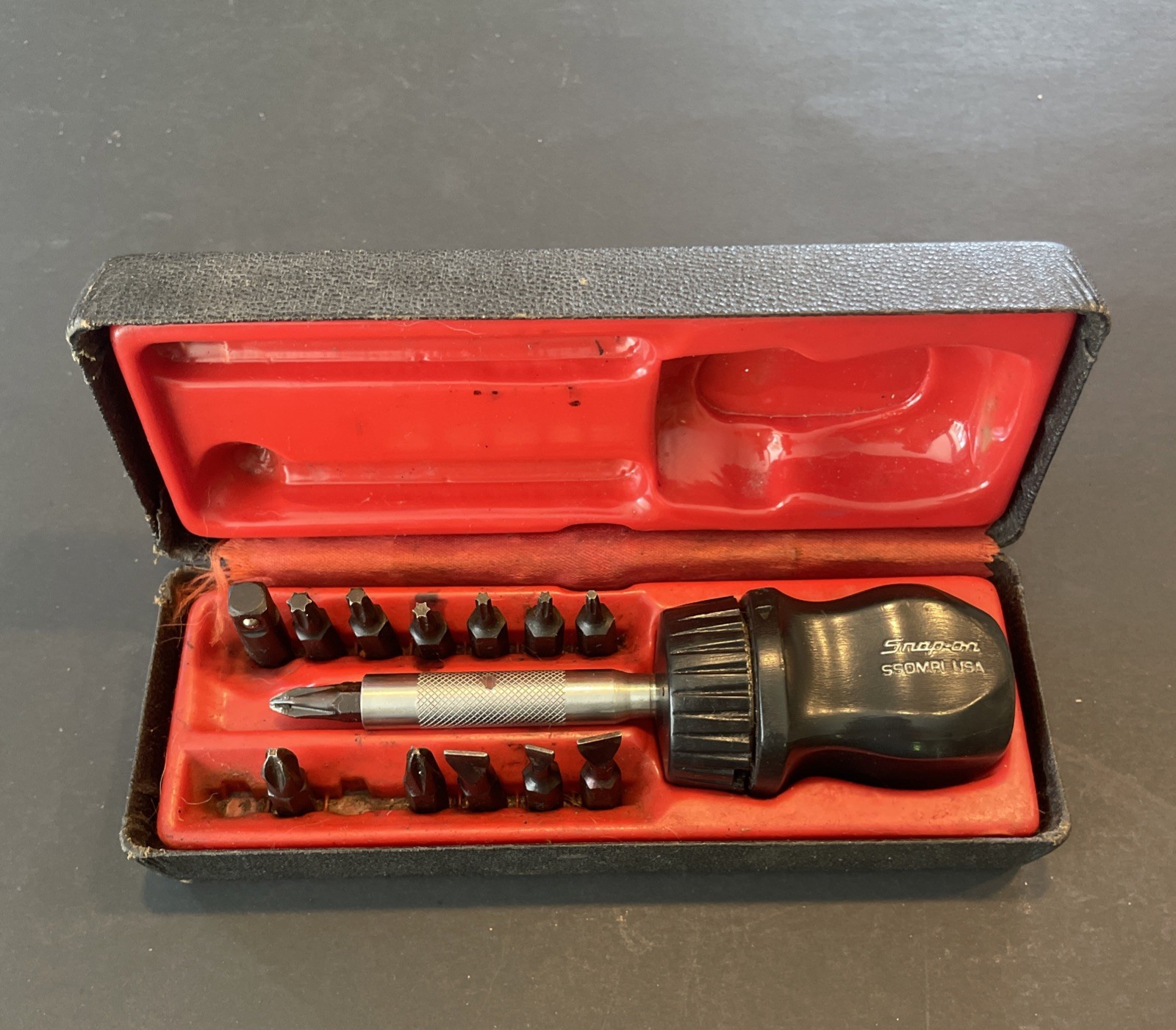 Snap-On SSDMR1 Ratcheting Magnetic Stubby Black Screwdriver With 13 Bits