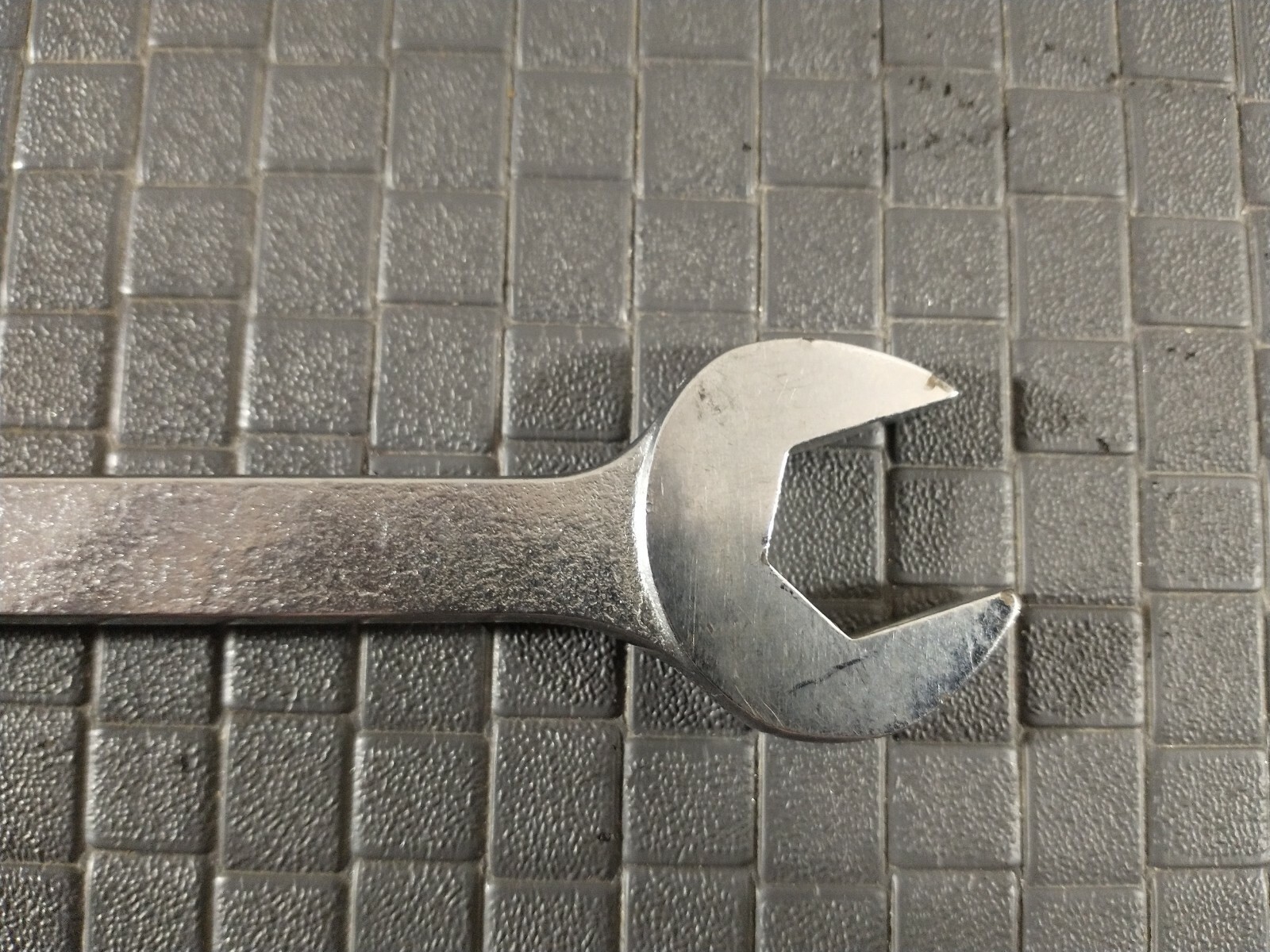 Mac Tools CL22 11/16″ Combination Wrench 12 Point With Textured Finish USA