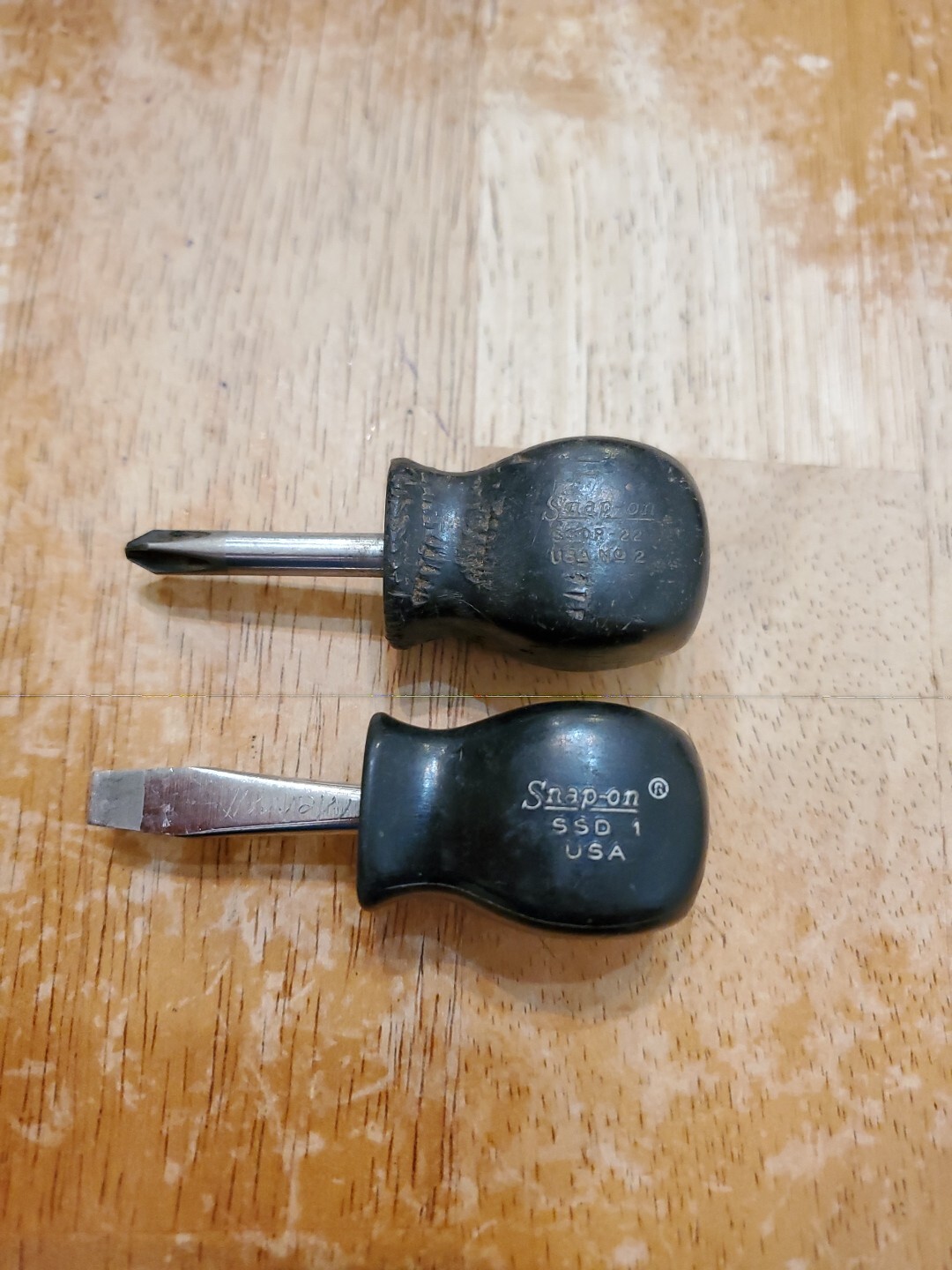 Snap On #2 Phillips Flat Head Stubby Screwdrivers Black Hard Handles Lot Of 2