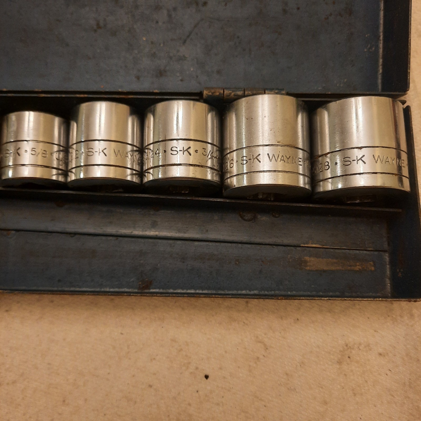 S-K Rotating Swivel Head Ratchet + 10 Pc Sockets. USA. In Metal Case. See Desc.