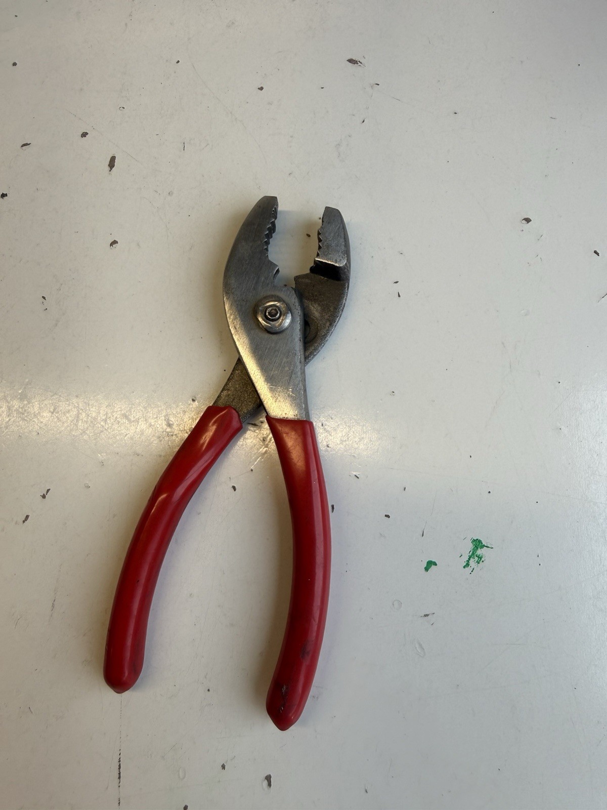 Mac Tools 6.5″ Adjustable Slip Joint Pliers Red Handle P301948